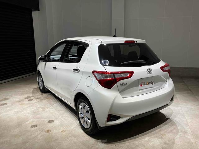 ヴィッツ Ｆ　セーフティーエディション　ナビ　ＥＴＣ　バックカメラ　衝突被害軽減システム　スマートキー　アイドリングストップ　電動格納ミラー　ＣＶＴ　盗難防止システム　衝突安全ボディ　ＡＢＳ　ＥＳＣ　エアコン（13枚目）