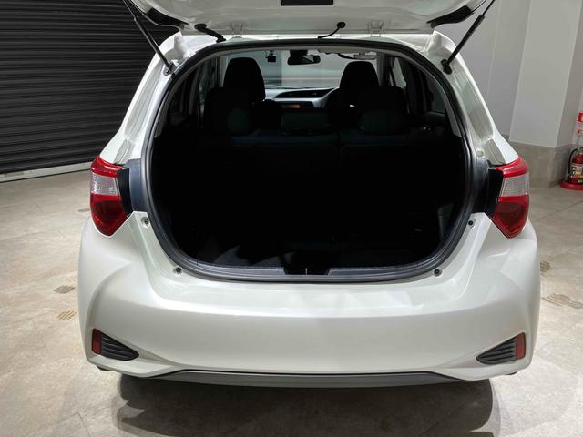 ヴィッツ Ｆ　セーフティーエディション　ナビ　ＥＴＣ　バックカメラ　衝突被害軽減システム　スマートキー　アイドリングストップ　電動格納ミラー　ＣＶＴ　盗難防止システム　衝突安全ボディ　ＡＢＳ　ＥＳＣ　エアコン（16枚目）