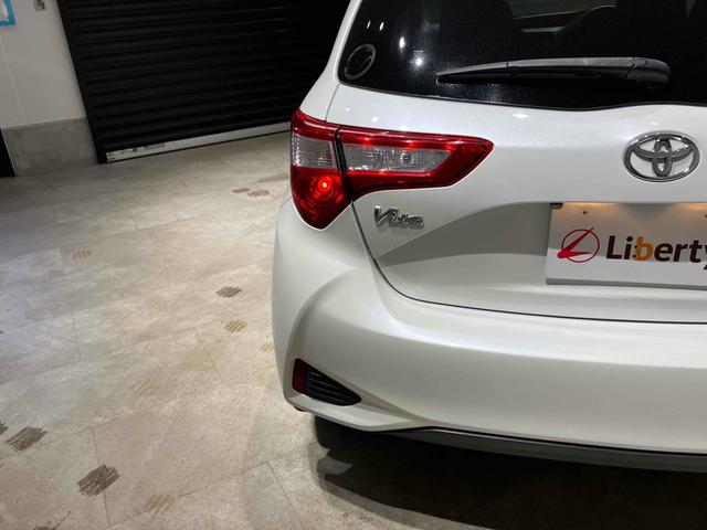 ヴィッツ Ｆ　セーフティーエディション　ナビ　ＥＴＣ　バックカメラ　衝突被害軽減システム　スマートキー　アイドリングストップ　電動格納ミラー　ＣＶＴ　盗難防止システム　衝突安全ボディ　ＡＢＳ　ＥＳＣ　エアコン（20枚目）