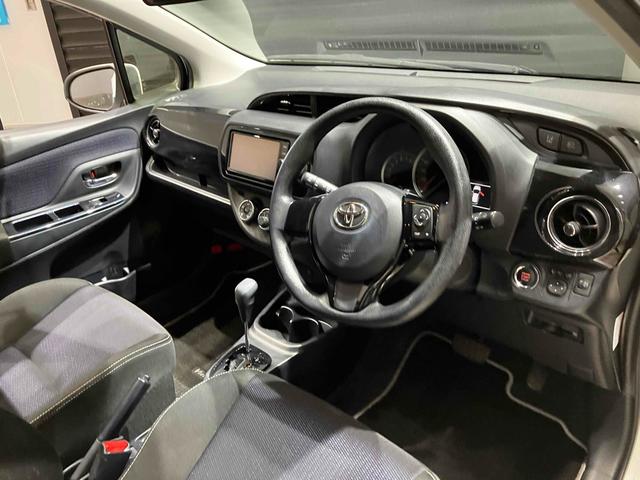 ヴィッツ Ｆ　セーフティーエディション　ナビ　ＥＴＣ　バックカメラ　衝突被害軽減システム　スマートキー　アイドリングストップ　電動格納ミラー　ＣＶＴ　盗難防止システム　衝突安全ボディ　ＡＢＳ　ＥＳＣ　エアコン（26枚目）