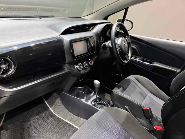 ヴィッツ Ｆ　セーフティーエディション　ナビ　ＥＴＣ　バックカメラ　衝突被害軽減システム　スマートキー　アイドリングストップ　電動格納ミラー　ＣＶＴ　盗難防止システム　衝突安全ボディ　ＡＢＳ　ＥＳＣ　エアコン（28枚目）