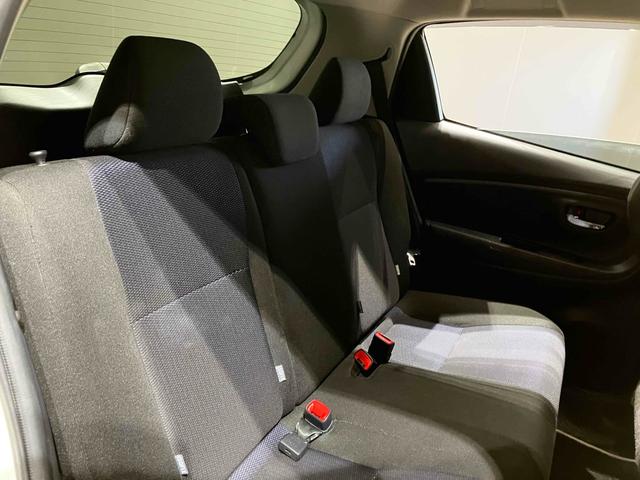 ヴィッツ Ｆ　セーフティーエディション　ナビ　ＥＴＣ　バックカメラ　衝突被害軽減システム　スマートキー　アイドリングストップ　電動格納ミラー　ＣＶＴ　盗難防止システム　衝突安全ボディ　ＡＢＳ　ＥＳＣ　エアコン（31枚目）