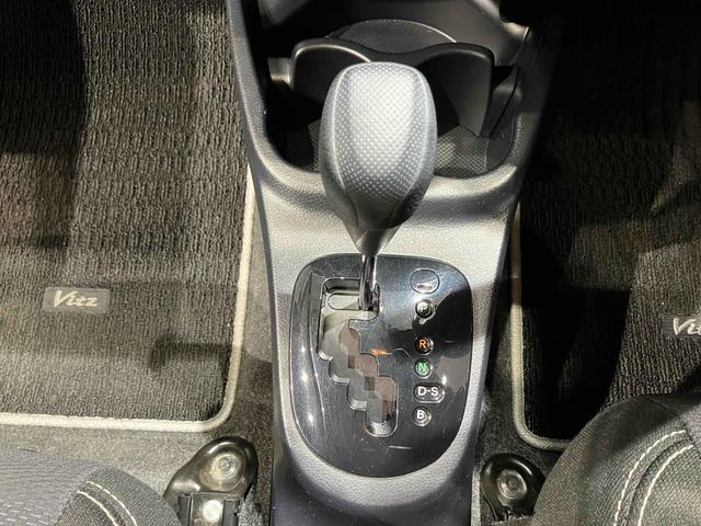 ヴィッツ Ｆ　セーフティーエディション　ナビ　ＥＴＣ　バックカメラ　衝突被害軽減システム　スマートキー　アイドリングストップ　電動格納ミラー　ＣＶＴ　盗難防止システム　衝突安全ボディ　ＡＢＳ　ＥＳＣ　エアコン（43枚目）