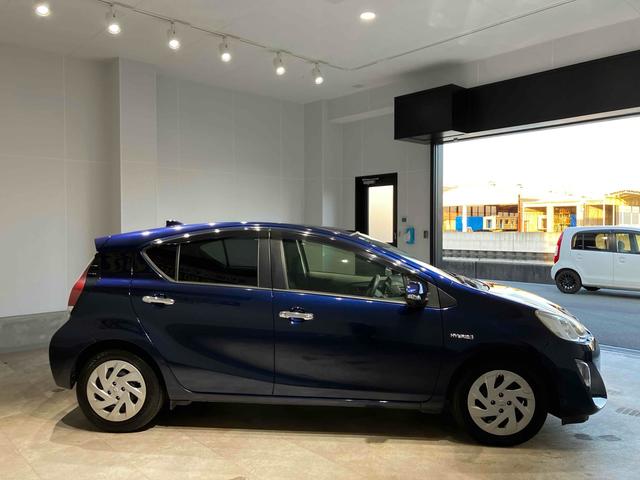 アクア Sスタイルブラック ETC バックカメラ レーンアシスト 衝突被害軽減システム オートマチックハイビーム オートライト スマートキー アイドリングストップ 電動格納ミラー CVT 衝突安全ボディ ABS ESC エアコン(17枚目)