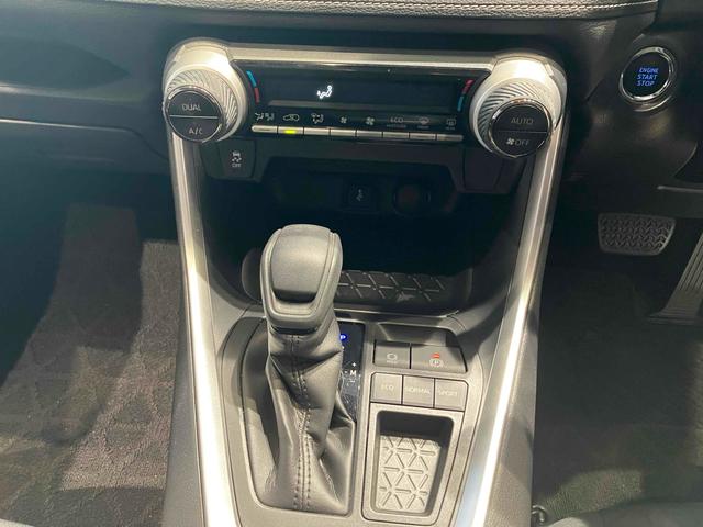 RAV4 X ETC バックカメラ クリアランスソナー オートクルーズコントロール レーンアシスト 衝突被害軽減システム オートマチックハイビーム オートライト LEDヘッドランプ アルミホイール スマートキー(11枚目)