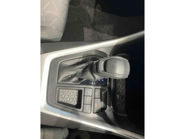 RAV4 X ETC バックカメラ クリアランスソナー オートクルーズコントロール レーンアシスト 衝突被害軽減システム オートマチックハイビーム オートライト LEDヘッドランプ アルミホイール スマートキー(13枚目)