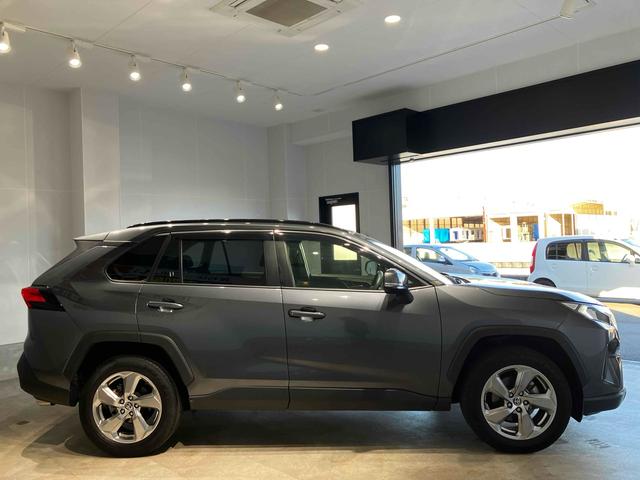 RAV4 X ETC バックカメラ クリアランスソナー オートクルーズコントロール レーンアシスト 衝突被害軽減システム オートマチックハイビーム オートライト LEDヘッドランプ アルミホイール スマートキー(18枚目)