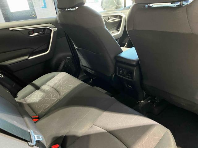 RAV4 X ETC バックカメラ クリアランスソナー オートクルーズコントロール レーンアシスト 衝突被害軽減システム オートマチックハイビーム オートライト LEDヘッドランプ アルミホイール スマートキー(28枚目)