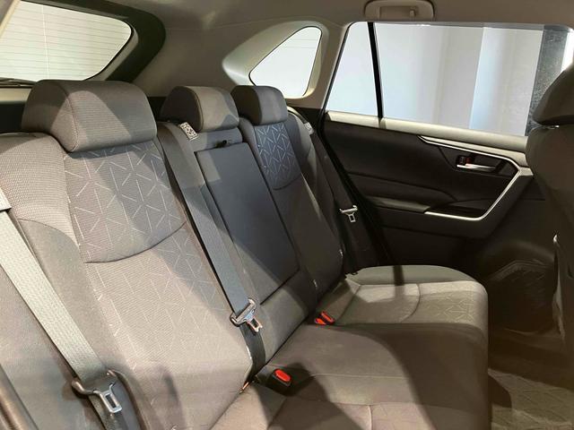 RAV4 X ETC バックカメラ クリアランスソナー オートクルーズコントロール レーンアシスト 衝突被害軽減システム オートマチックハイビーム オートライト LEDヘッドランプ アルミホイール スマートキー(29枚目)
