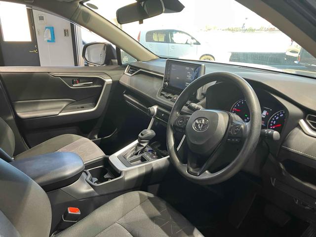 RAV4 X ETC バックカメラ クリアランスソナー オートクルーズコントロール レーンアシスト 衝突被害軽減システム オートマチックハイビーム オートライト LEDヘッドランプ アルミホイール スマートキー(37枚目)