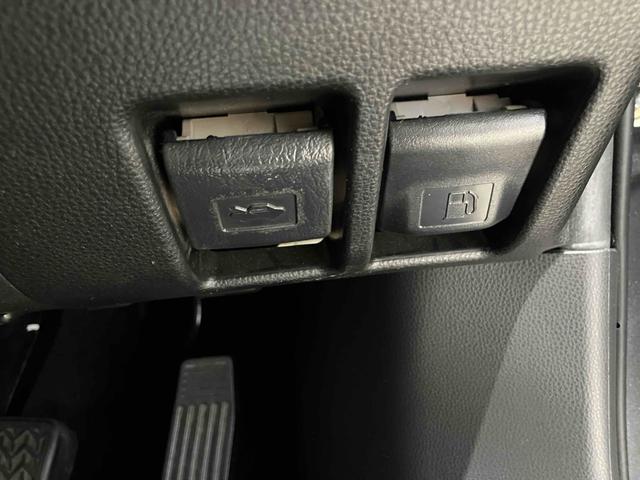 RAV4 X ETC バックカメラ クリアランスソナー オートクルーズコントロール レーンアシスト 衝突被害軽減システム オートマチックハイビーム オートライト LEDヘッドランプ アルミホイール スマートキー(45枚目)