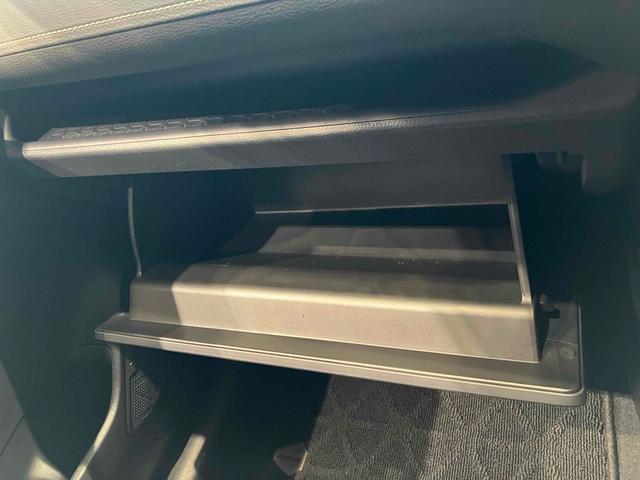 RAV4 X ETC バックカメラ クリアランスソナー オートクルーズコントロール レーンアシスト 衝突被害軽減システム オートマチックハイビーム オートライト LEDヘッドランプ アルミホイール スマートキー(51枚目)