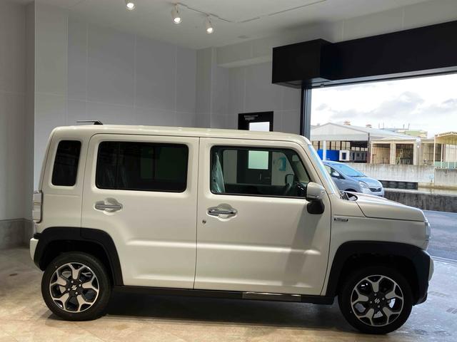 ハスラー ハイブリッドＸ　届出済未使用車　禁煙車　アルミホイール　クリアランスソナー　クルーズコントロール　レーンアシスト　衝突被害軽減システム　オートライト　スマートキー　アイドリングストップ　電動格納ミラー　シートヒーター（8枚目）