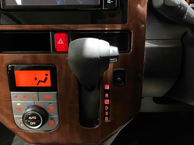 発進時や後退時に必ず操作するレバーです。操作のしやすさが肝になってきます。ぜひ一度体感してください。