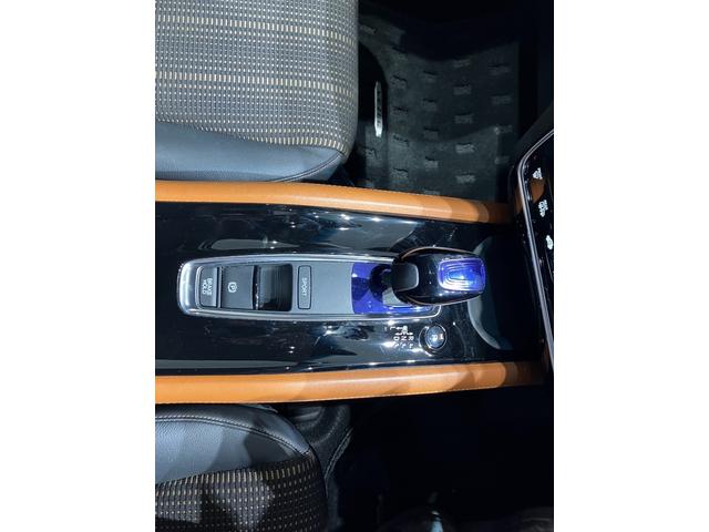 ヴェゼル ハイブリッドZ・ホンダセンシング 衝突軽減B 純正ナビ Bカメラ ビルドインETC アダプティブクルーズコントロール LEDヘッドライト フォグライト スマートキー プッシュスタート 革巻きハンドル 前席シートヒーター 電子パーキング(10枚目)