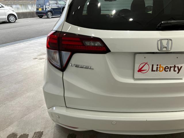 ヴェゼル ハイブリッドZ・ホンダセンシング 衝突軽減B 純正ナビ Bカメラ ビルドインETC アダプティブクルーズコントロール LEDヘッドライト フォグライト スマートキー プッシュスタート 革巻きハンドル 前席シートヒーター 電子パーキング(19枚目)
