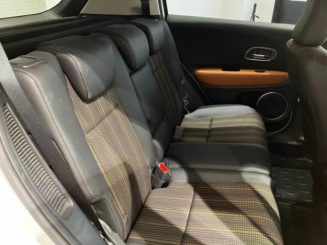 ヴェゼル ハイブリッドZ・ホンダセンシング 衝突軽減B 純正ナビ Bカメラ ビルドインETC アダプティブクルーズコントロール LEDヘッドライト フォグライト スマートキー プッシュスタート 革巻きハンドル 前席シートヒーター 電子パーキング(31枚目)