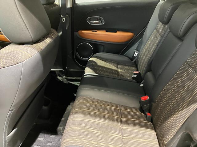 ヴェゼル ハイブリッドZ・ホンダセンシング 衝突軽減B 純正ナビ Bカメラ ビルドインETC アダプティブクルーズコントロール LEDヘッドライト フォグライト スマートキー プッシュスタート 革巻きハンドル 前席シートヒーター 電子パーキング(39枚目)