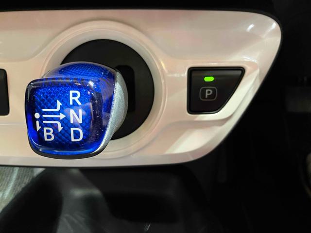 トヨタ プリウス 9枚目