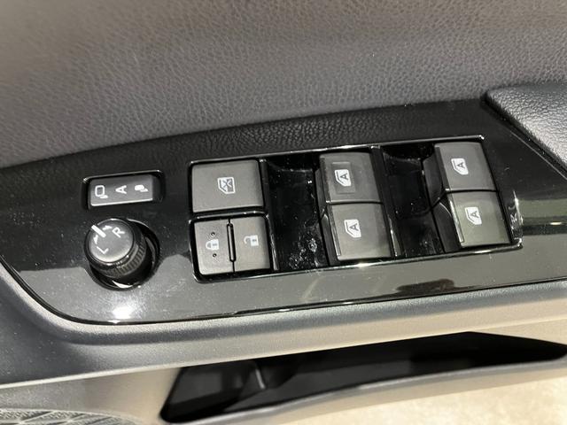 トヨタ プリウス 24枚目