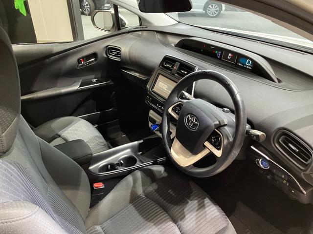 トヨタ プリウス 26枚目