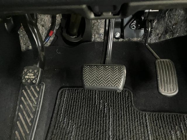 トヨタ プリウス 29枚目