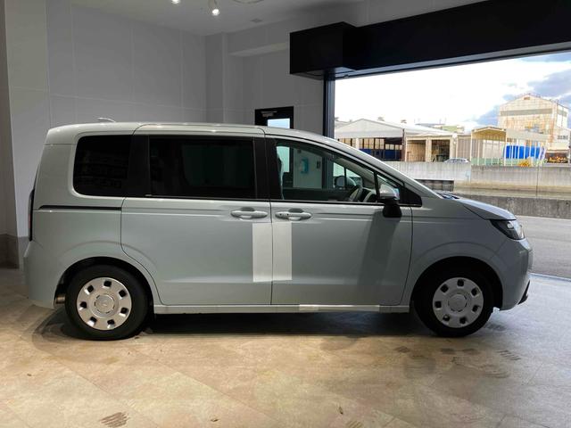 フリード エアー　登録済未使用車　禁煙車　クリアランスソナー　クルーズコントロール　レーンアシスト　衝突被害軽減システム　両側電動スライドドア　オートライト　ＬＥＤヘッドランプ　スマートキー　電動格納ミラー（9枚目）