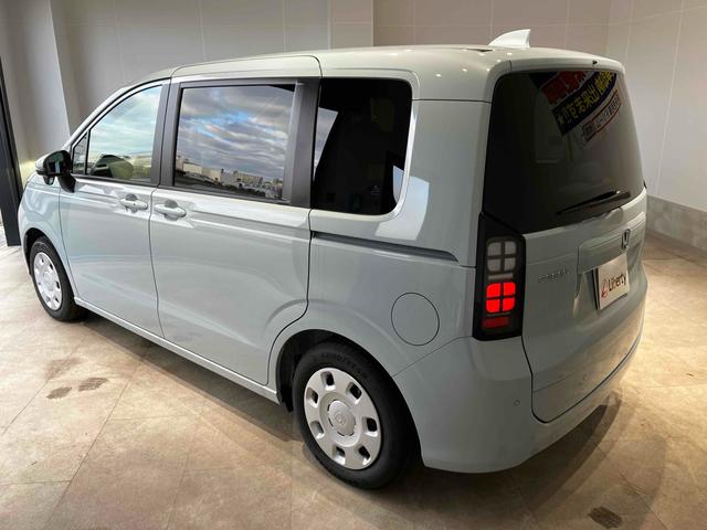 フリード エアー　登録済未使用車　禁煙車　クリアランスソナー　クルーズコントロール　レーンアシスト　衝突被害軽減システム　両側電動スライドドア　オートライト　ＬＥＤヘッドランプ　スマートキー　電動格納ミラー（10枚目）