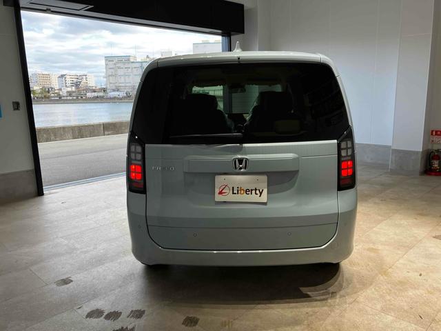 フリード エアー　登録済未使用車　禁煙車　クリアランスソナー　クルーズコントロール　レーンアシスト　衝突被害軽減システム　両側電動スライドドア　オートライト　ＬＥＤヘッドランプ　スマートキー　電動格納ミラー（11枚目）