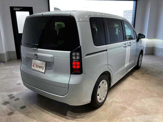 フリード エアー　登録済未使用車　禁煙車　クリアランスソナー　クルーズコントロール　レーンアシスト　衝突被害軽減システム　両側電動スライドドア　オートライト　ＬＥＤヘッドランプ　スマートキー　電動格納ミラー（12枚目）