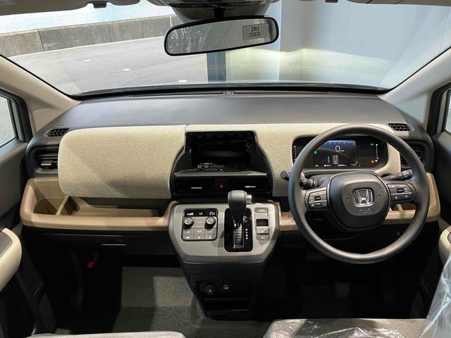 フリード エアー　登録済未使用車　禁煙車　クリアランスソナー　クルーズコントロール　レーンアシスト　衝突被害軽減システム　両側電動スライドドア　オートライト　ＬＥＤヘッドランプ　スマートキー　電動格納ミラー（17枚目）