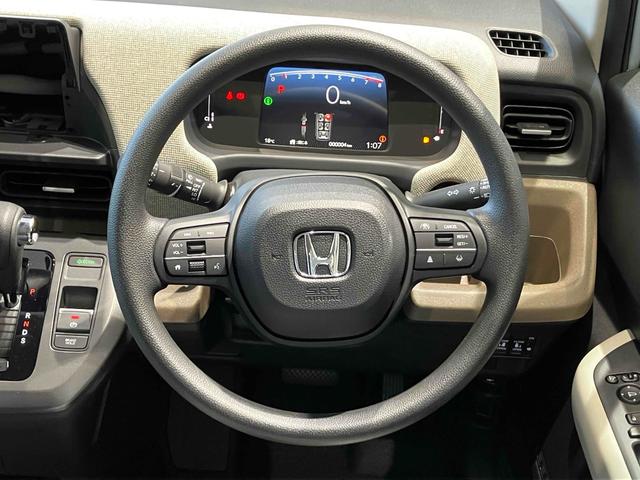 フリード エアー　登録済未使用車　禁煙車　クリアランスソナー　クルーズコントロール　レーンアシスト　衝突被害軽減システム　両側電動スライドドア　オートライト　ＬＥＤヘッドランプ　スマートキー　電動格納ミラー（18枚目）