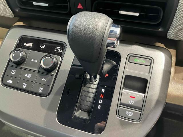 フリード エアー　登録済未使用車　禁煙車　クリアランスソナー　クルーズコントロール　レーンアシスト　衝突被害軽減システム　両側電動スライドドア　オートライト　ＬＥＤヘッドランプ　スマートキー　電動格納ミラー（24枚目）