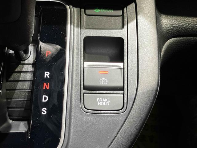 ステップワゴン スパーダ　バックカメラ　クリアランスソナー　オートクルーズコントロール　レーンアシスト　衝突被害軽減システム　両側電動スライドドア　オートライト　ＬＥＤヘッドランプ　スマートキー　電動格納ミラー　シートヒーター（7枚目）