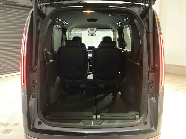 ステップワゴン スパーダ　バックカメラ　クリアランスソナー　オートクルーズコントロール　レーンアシスト　衝突被害軽減システム　両側電動スライドドア　オートライト　ＬＥＤヘッドランプ　スマートキー　電動格納ミラー　シートヒーター（30枚目）