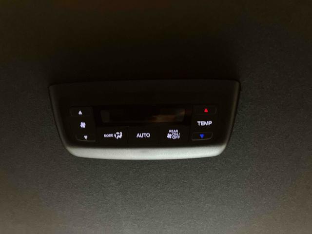 ステップワゴン スパーダ　バックカメラ　クリアランスソナー　オートクルーズコントロール　レーンアシスト　衝突被害軽減システム　両側電動スライドドア　オートライト　ＬＥＤヘッドランプ　スマートキー　電動格納ミラー　シートヒーター（39枚目）