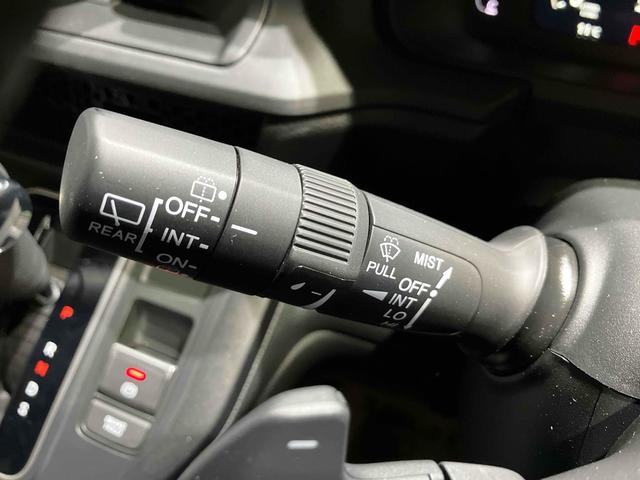 ステップワゴン スパーダ　バックカメラ　クリアランスソナー　オートクルーズコントロール　レーンアシスト　衝突被害軽減システム　両側電動スライドドア　オートライト　ＬＥＤヘッドランプ　スマートキー　電動格納ミラー　シートヒーター（51枚目）