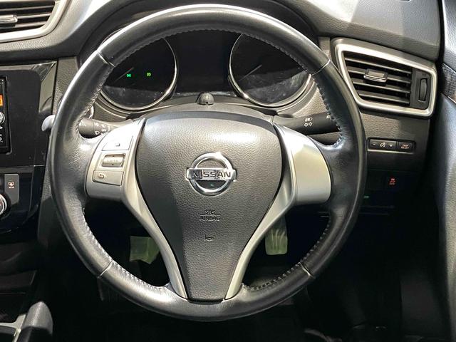 エクストレイル ２０Ｘ　エマージェンシーブレーキパッケージ　ＥＴＣ　バックカメラ　クリアランスソナー　衝突被害軽減システム　オートライト　アルミホイール　スマートキー　アイドリングストップ　電動格納ミラー　シートヒーター　ＣＶＴ　盗難防止システム（3枚目）