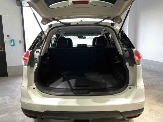 エクストレイル ２０Ｘ　エマージェンシーブレーキパッケージ　ＥＴＣ　バックカメラ　クリアランスソナー　衝突被害軽減システム　オートライト　アルミホイール　スマートキー　アイドリングストップ　電動格納ミラー　シートヒーター　ＣＶＴ　盗難防止システム（19枚目）