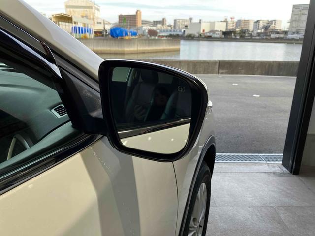 エクストレイル ２０Ｘ　エマージェンシーブレーキパッケージ　ＥＴＣ　バックカメラ　クリアランスソナー　衝突被害軽減システム　オートライト　アルミホイール　スマートキー　アイドリングストップ　電動格納ミラー　シートヒーター　ＣＶＴ　盗難防止システム（24枚目）