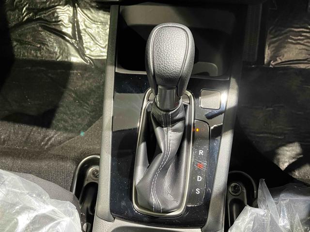 ＷＲ－Ｖ Ｘ　バックカメラ　クリアランスソナー　オートクルーズコントロール　レーンアシスト　衝突被害軽減システム　オートライト　ＬＥＤヘッドランプ　スマートキー　電動格納ミラー　ＣＶＴ　盗難防止システム　ＵＳＢ（9枚目）