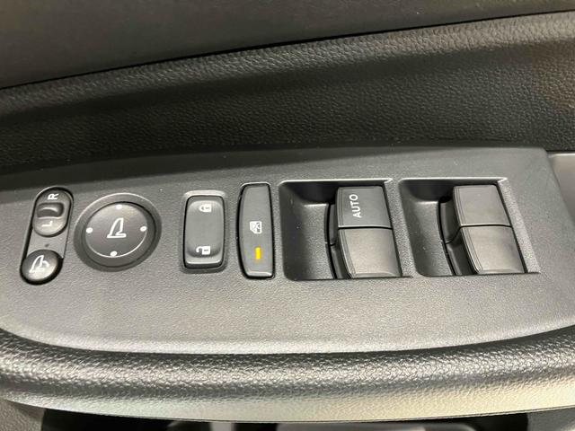 ＷＲ－Ｖ Ｘ　バックカメラ　クリアランスソナー　オートクルーズコントロール　レーンアシスト　衝突被害軽減システム　オートライト　ＬＥＤヘッドランプ　スマートキー　電動格納ミラー　ＣＶＴ　盗難防止システム　ＵＳＢ（14枚目）