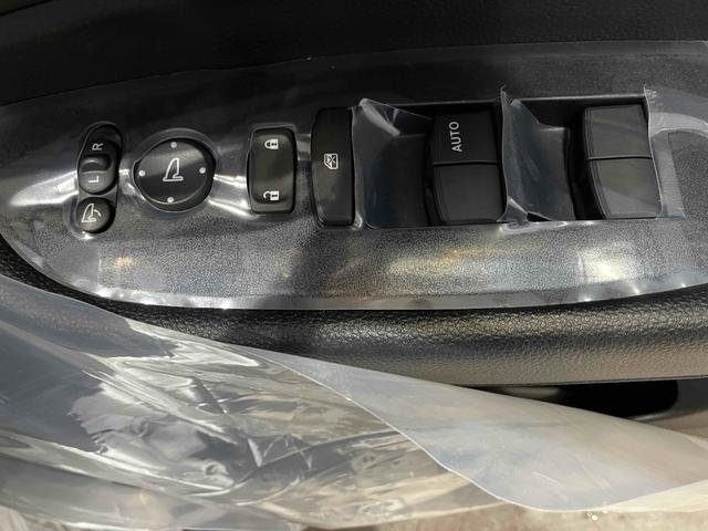 �p���[�E�B���h�E�̃X�C�b�`�ł���B�^�]�Ȃɋ��Ȃ��瑋���J���߂̃R���g���[���ł��܂���B