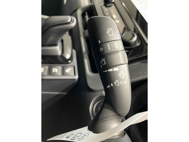 シエンタ ハイブリッドＺ　全周囲カメラ　ナビ　ＴＶ　クリアランスソナー　オートクルーズコントロール　レーンアシスト　衝突被害軽減システム　両側電動スライドドア　オートマチックハイビーム　オートライト　ＬＥＤヘッドランプ（4枚目）