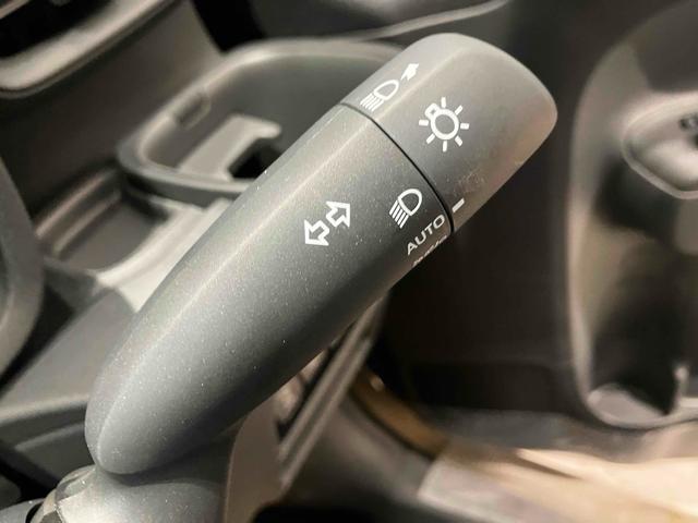 シエンタ ハイブリッドＺ　全周囲カメラ　ナビ　ＴＶ　クリアランスソナー　オートクルーズコントロール　レーンアシスト　衝突被害軽減システム　両側電動スライドドア　オートマチックハイビーム　オートライト　ＬＥＤヘッドランプ（5枚目）