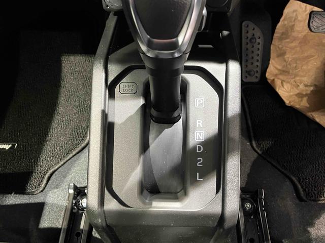 ジムニー ＸＣ　４ＷＤ　クリアランスソナー　オートクルーズコントロール　レーンアシスト　衝突被害軽減システム　オートライト　ヘッドライトウォッシャー　スマートキー　アイドリングストップ　電動格納ミラー　シートヒーター（10枚目）