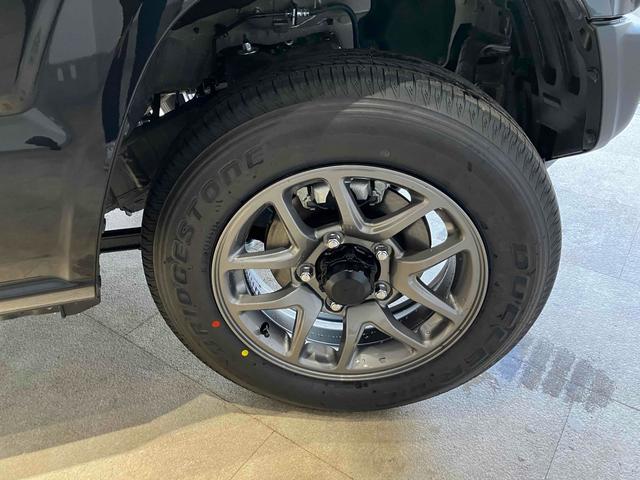 ジムニー ＸＣ　４ＷＤ　クリアランスソナー　オートクルーズコントロール　レーンアシスト　衝突被害軽減システム　オートライト　ヘッドライトウォッシャー　スマートキー　アイドリングストップ　電動格納ミラー　シートヒーター（23枚目）