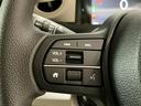 ベースグレード　片側電動スライドドア　ＨｏｎｄａＳＥＮＳＩＮＧ　電子パーキング　ブレーキホールド　追従クルーズコントロール　運転席＆助手席シートヒーター　スマートキー　電動格納ミラー　オートライト　バックカメラ（33枚目）