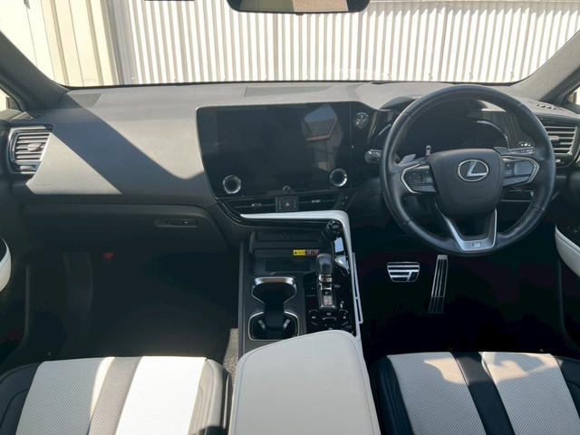 ＮＸ ＮＸ３５０ｈ　Ｆスポーツ　ホワイトレザーシート　ドライブレコーダー　全周囲カメラ　クリアランスソナー　オートクルーズコントロール　レーンアシスト　パークアシスト　衝突被害軽減システム　サンルーフ　ナビ　オートマチックハイビーム（2枚目）