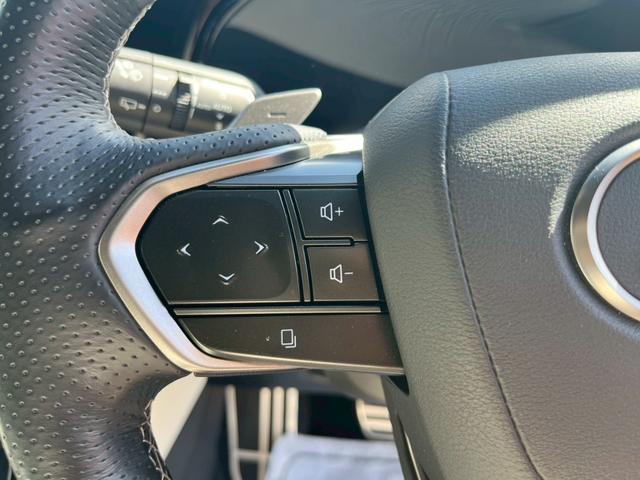 ＮＸ ＮＸ３５０ｈ　Ｆスポーツ　ホワイトレザーシート　ドライブレコーダー　全周囲カメラ　クリアランスソナー　オートクルーズコントロール　レーンアシスト　パークアシスト　衝突被害軽減システム　サンルーフ　ナビ　オートマチックハイビーム（4枚目）